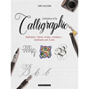 Image de Initiation à la calligraphie : alphabets, lettres ornées, entrelacs... expliqués pas à pas