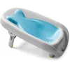 Image de Skip Hop Baignoire Bebe Inclinable - Pour Bébés de 0 à 6 Mois - Bain Nouveau Nés - Pour Évier, Comptoir, Baignoire - Inclinaison Confort À Deux Positions, Marches Antidérapantes, Crochet Intégré