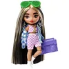 Image de Barbie Extra Mini poupée n°2 (14 cm) avec Ensemble et Veste, Socle et Accessoires Dont Lunettes de Soleil et radiocassette, Jouet pour Enfant, HGP64