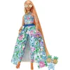 Image de Barbie Poupée Extra Chic de morphologie Ronde avec Tenue Deux pièces à Fleurs, Un Chaton, Cheveux très Longs et Accessoires, Points d’Articulation, Jouet Enfant, Dès 3 Ans, HHN14