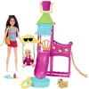 Image de Barbie Coffret Skipper Premiers Jobs, Poupée, Parc Aquatique avec Toboggan à Eau Fonctionnel, Chiot gicleur et Plus de 5 Accessoires, Jouet Enfant, Dès 3 Ans, HKD80