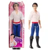 Image de Mattel Princesses Disney Poupée articulée Prince Éric dans sa tenue emblématique avec chemise en tissu, pantalon moulé et bottes moulées, à collectionner, Jouet Enfant, Dès 3 ans, HLV97