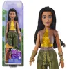 Image de Mattel Princesses Disney Poupée Raya articulée avec tenue, bottes, brassards, longs cheveux noirs à coiffer et accessoires, Jouet Enfant, Dès 3 ans, HLX22