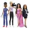 Image de Barbie Métiers de l’année Les femmes du cinéma Coffret avec 4poupées,1 directrice de studio,1 réalisatrice,1 directrice de la photographie et 1star de cinéma avec accessoires et tenues amovibles,HRG54