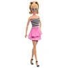 Image de Barbie Poupée Fashionistas n° 213, Blonde avec Haut rayé, Jupe Rose et Lunettes de Soleil, poupée à Collectionner, 65ème Anniversaire, HRH11