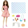 Image de Barbie Pink Passport Paris Ensemble poupée avec vêtements et accessoires de pique-nique