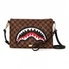 Image de SPRAYGROUND Sawtooth Sharks in Paris Crossover Clutch, marron, 25 x 18 x 2 cm