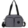 Image de Kipling Sac avec poignées confortables pour l'épaule et avec plusieurs poches zippées, 2 poches extérieures avant zippées, 1 poche extérieure arrière zippée. Bandoulière réglable et amovible 33 x 12,5