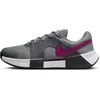 Image de Nike Homme M Zoom GP Challenge 1 HC Tennis Shoe, Smoke Grey/Sangria-DK Smoke Grey, 42 EU