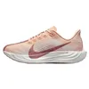 Image de Nike Pegasus Plus Chaussures de course sur route pour femme (FQ7261-800, teinte cramoisi/platine pur/poussière d'étoiles rouges/blanc), Teinte pourpre/platine pur/poussière d'étoiles rouge/blanc, 38