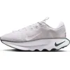 Image de Nike Femme Motiva Walking-Schuh für Damen Chaussure de Marche, White White Summit White Vintage Green, 38.5 EU