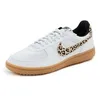 Image de NIKE Femme WMNS Field General SE Sneaker, Off White Sesame Gum Light Brown Black, 43 EU