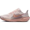 Image de Nike Pegasus 41 Femme, Rouge limon, or rose métallisé/rose particulaire/gris taupe, 12