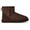 Image de UGG pour femme. 1016222 Bottes en cuir Classic Mini II marron foncé (39), Plat, Aucun, Casuel