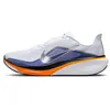 Image de Nike Air Zoom Pegasus 42 Chaussures de course sur route pour homme, Blanc métallisé argenté lapis total orange, 48.5 EU