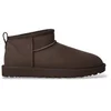 Image de UGG pour femme. 1116109 Bottes en cuir Classic Ultra Mini chocolat (40), Marron, Plat, Aucun, Casuel