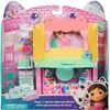 Image de Gabby et la Maison Magique Le Film - Gabby Dollhouse - Cuisine Avec P''tiChou - Double Espace De Jeu - 1 Figurine Et 7 Accessoires - Dessin Animé Pièce Pour Maison De Poupée - Jouet Enfant 3 Ans Et +