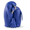 Image de Lladro Famille de pingouins (bleu-doré) 01009539
