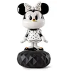 Image de LLADRÓ Minnie en noir et blanc. Figurine décorative en porcelaine de Minnie Mouse, le célèbre personnage Disney décoré en couleur noire combinée avec des touches de lustre doré.