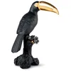 Image de LLADRÓ Figurine en porcelaine de toucan de la collection Boldblack. Sculpture fabriquée à la main de série limitée inspirée d'un toucan noir et doré