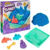 Image de Kinetic Sand, Coffret Bac à sable, 454 g de sable bleu, bac à sable, 4 moules et outils, jouets sensoriels pour les enfants à partir de 3 ans, Jeu de sable