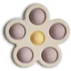 Image de mushie Jouet Presse Fleur pour Bébé | Aide à la Motricité | Plastique 100% Non Toxique, sans BPA | Accessoires pour Jeunes Enfants | Durable & Haute Qualité | Soft Lilac/Pale Daffodil/Ivory