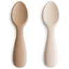 Image de Mushie Cuillères De Démarrage en Silicone | Lot De 2 Cuillères Pour Tout-Petits | Pour Bébé Pour Apprendre à Manger Seul | Lavable au Lave-Vaisselle | Natural/Shifting Sand
