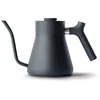 Image de Fellow Stagg | Bouilloire à verser pour café et thé, pour utilisation en cuisinière | Théière à col de cygne avec bec verseur précis et thermomètre intégré | Noir mat | 1 litre