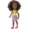 Image de Barbie Famille Mini-Poupée  Chelsea Fille aux Cheveux Bruns Bouclés et Haut Motif Ananas, Jouet pour Enfant, FXG76