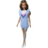 Image de Barbie Fashionistas poupée Mannequin #121 avec prothèse de Jambe, avec Robe Bleue à Motifs Chevrons et Baskets Blanches, Jouet pour Enfant, FXL54