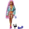 Image de Barbie Extra poupée articulée aux Cheveux tressés Roses, Look Tendance et Oversize, avec Figurine Souris DJ et Accessoires, Jouet pour Enfant, GXF09