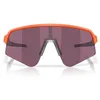 Image de Oakley Lunettes de soleil Oo9465 Sutro Lite Sweep pour homme, Orange fluo mat/noir Prizm Road, 39 mm